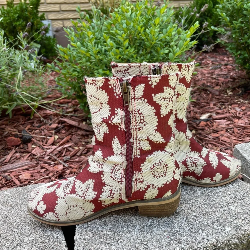Joyfolie Red Floral Wren Booties - Girls Size 1